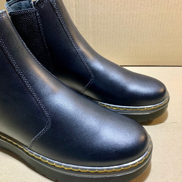 NEW w/o box Dr. Martens black leather ankle boot - Picture 10 of 13